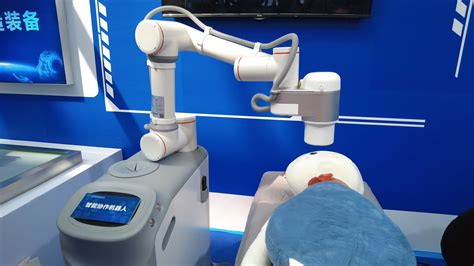 能做艾灸的协作机器人有多“贴心”？ 它随呼吸和体温自由调节_齐鲁原创_山东新闻_新闻_齐鲁网