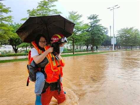 暴雨倾城 群众遇险 金湾消防员开展紧急救援