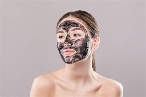 DIY Charcoal Face Mask: Step-by-Step Guide | Herzindagi