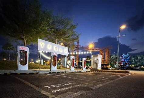 Tesla opens first Supercharger station in East Coast