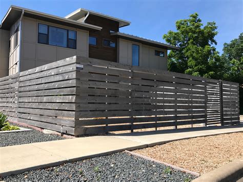 Ideas para construir cercas de madera con diseños únicos