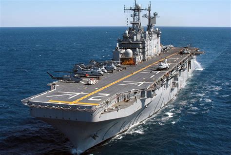 中国海军登陆舰部队超强火力展示 呼唤大型两栖攻击舰_军事频道_央视网(cctv.com)