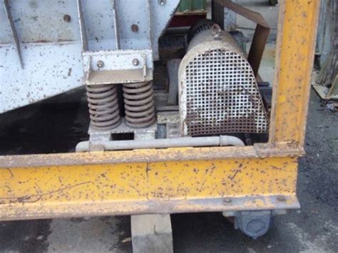 Vibrating conveyor for loading induction furnaces, JÖST in Amel ...
