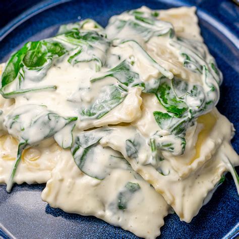 10-minute Creamy Spinach & Cheese Ravioli - Go Cook Yummy