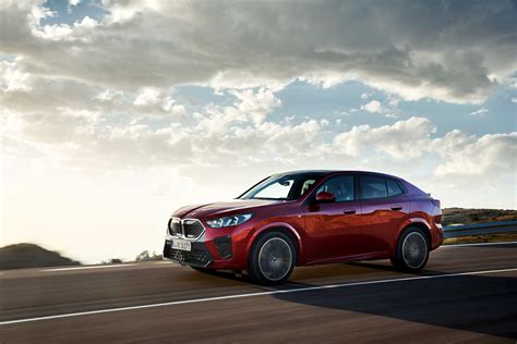 Der neue BMW X2 und der erste BMW iX2.