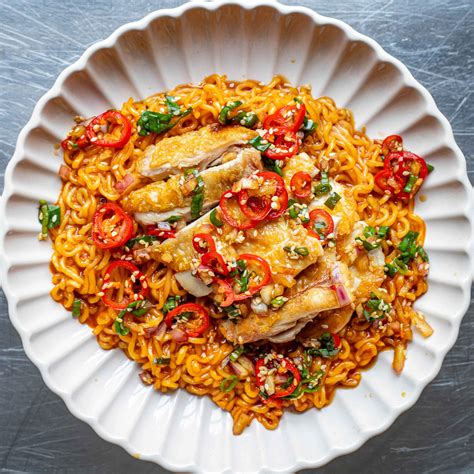 Crispy Chicken Spicy Honey Noodles | Mob