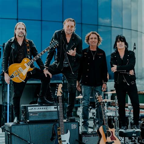 Maná - Mariposa traicionera (English translation #5)