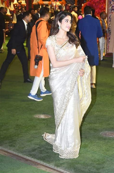 Janhvi Kapoor Goes All Sheer And Stunning in an Organza Saree at ...