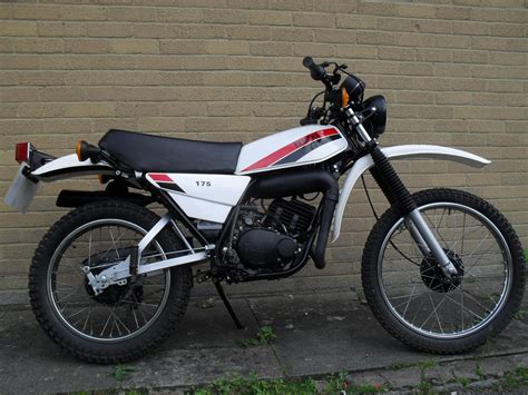 1981 Yamaha DT 175 MX - Moto.ZombDrive.COM