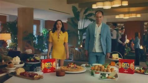 Aubrey Plaza Ritz Commercial 的图像结果