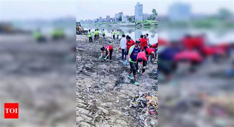 Hindon River: 6.5k kg of garbage removed from Hindon banks | Noida News ...