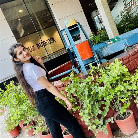 Riya Choudhary - Reading teacher in Meerut - ₹900/h