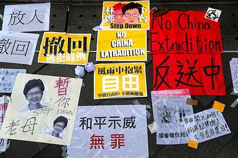Hong Kong on boil as protestors refuse to back down - Rediff.com India News