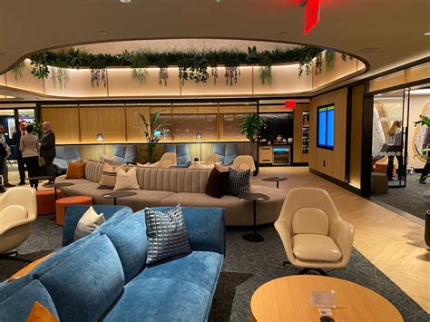 Chase debuts new airport lounge: Gourmet menus, sleek interiors, free ...