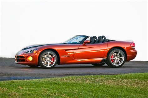 Dodge Viper SRT10 Roadster (2010) - picture 3 of 9