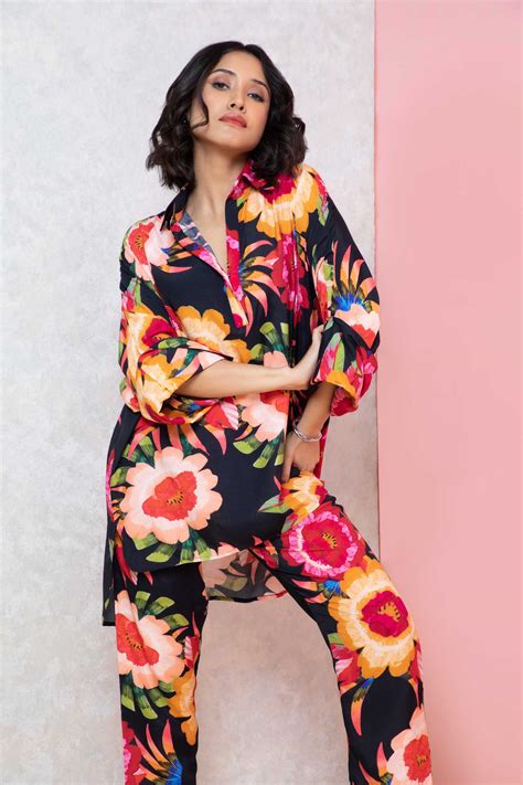 Black Forest High-Low Shirt & Straight Pants Set – Rhe-Ana