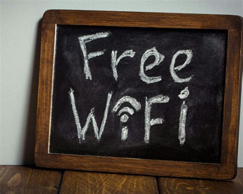 Rustic chalkboard displaying free Wi-Fi available at Blue Mist Motel.