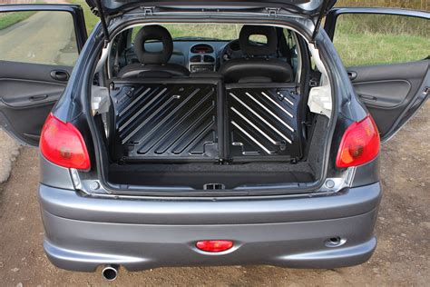 Peugeot 206 Hatchback Review (1998 - 2009) | Parkers