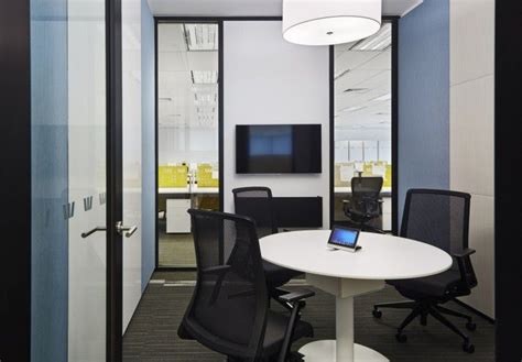 Huddle Room Table 的图像结果