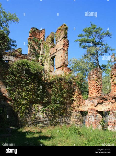 New manchester mill ruins hi-res stock photography and images - Alamy