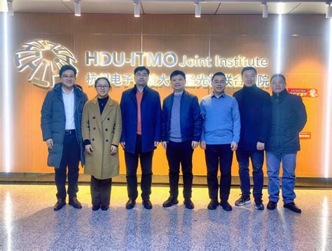 重庆邮电大学代表团莅临我校圣光机学院调研中外合作办学经验