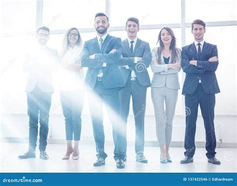 Group of Business People Standing Together 的图像结果