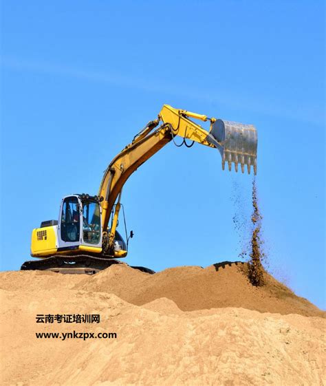 湖南挖掘机培训收费标准-湖南科技职业学院挖机培训学校-自由培训网