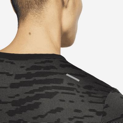 Nike Dri-FIT Run Division Rise 365 Men's Short-Sleeve Running Top. Nike IN
