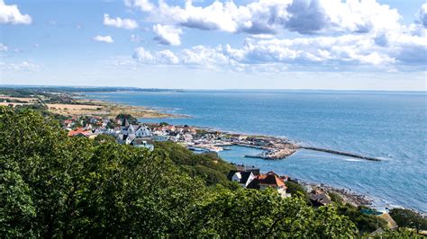 Download wallpaper 3840x2160 city, coast, buildings, sea, bushes 4k uhd ...