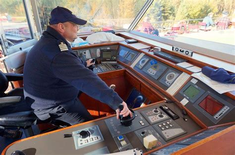 Captain Interview 的图像结果