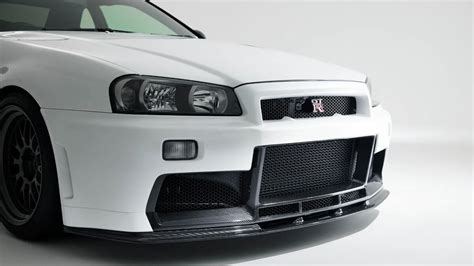 This R34 Nissan Skyline GT-R restomod costs nearly P25-M