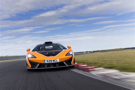 McLaren 620R (2021) - pictures & information