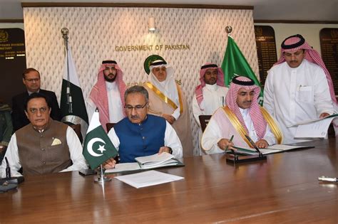 Saudi Arabia enters deal to provide USD 240 million loan for Pakistan ...