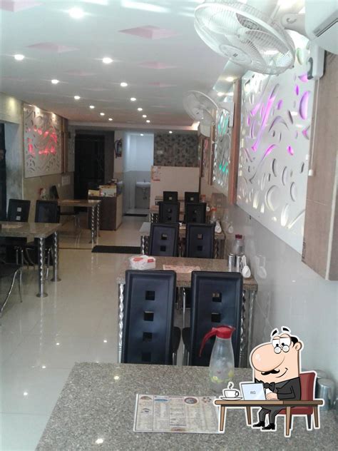 Shankar Vada Pav, Ujjain - Restaurant menu, prices and reviews