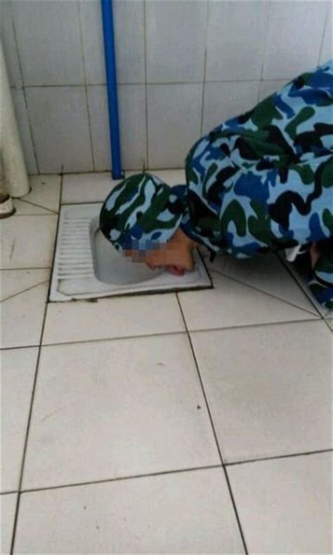 男子频繁上厕所做掩护 上女厕趁机偷窥被拍(图)-搜狐福建