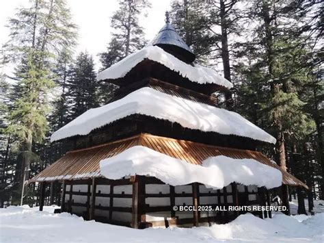 Hadimba temple in Manali - Beautiful images of snowfall around the ...
