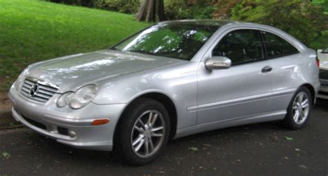 2007 Mercedes-Benz C230 Sport 4dr Sedan 6-spd manual w/OD