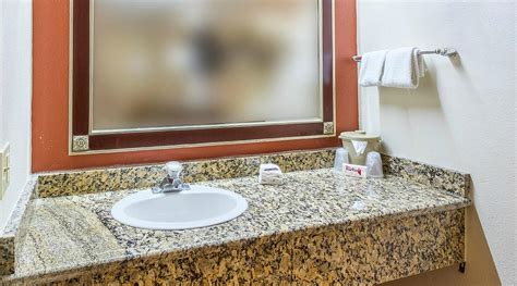 RODEWAY INN TAMPA NEAR BUSCH GARDENS-USF - Motel Reviews, Photos, Rate ...