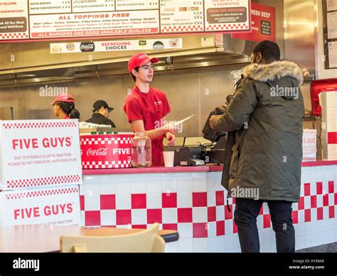 Fast food restaurant counter hi-res stock photography and images - Alamy