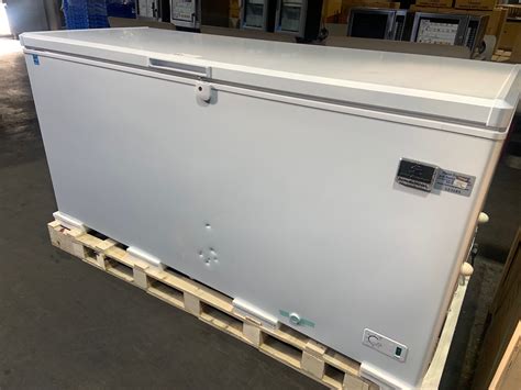 KELVINATOR KCCF210WH 71" MOBILE CHEST DEEP FREEZER SCRATCH AND DENT | Vision Equipment