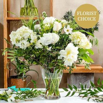 White florist's fantasy bouquet: Order Flowers Online | Interflora ...