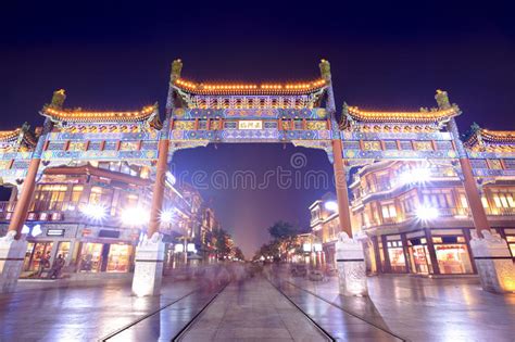 北京传统装饰的拱道 库存图片. 图片 包括有 街市, 商务, 风景, 中国, 拱道, 购物, 资本, 汉语 - 32352069