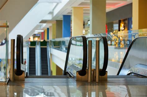 Mall Retail Outpaces Downtowns in December - CRE Daily