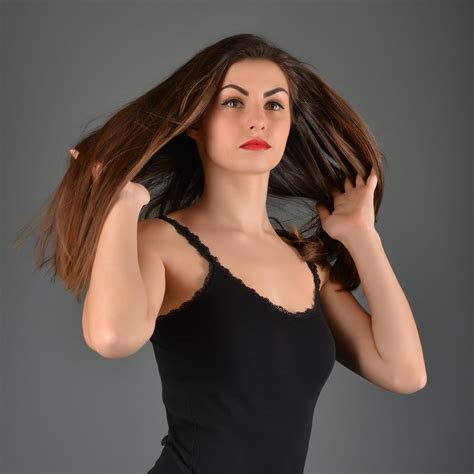 The Thickness of Human Hair: Everything You Need to Know - Hair World ...