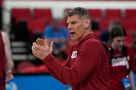 Oklahoma HC Porter Moser Shocks The NCAA World Building A Top 10 NCAA ...