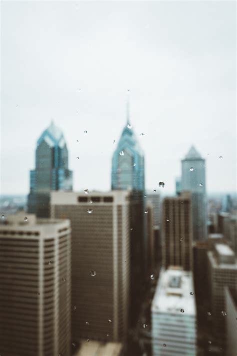 城市下雨的图片