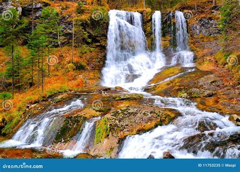 Autumnal Waterfall Tutorial 的图像结果