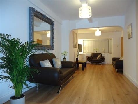 HAMPTON ROAD WEST GUEST HOUSE (Hounslow) - Apartment Reviews & Photos ...