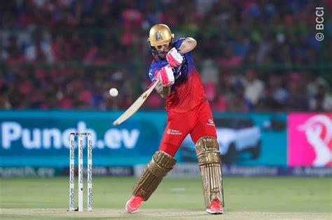 [Watch] Faf du Plessis holes out to long on for 44 runs in RR vs RCB vs ...
