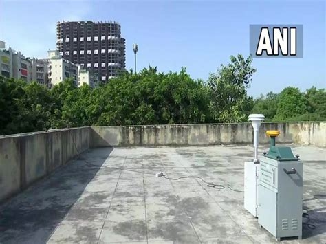 UP govt installs dust machines at Noida's twin towers demolition site ...